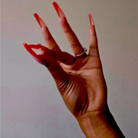 Meet your Posher, Olivia - Picture 1 of 1